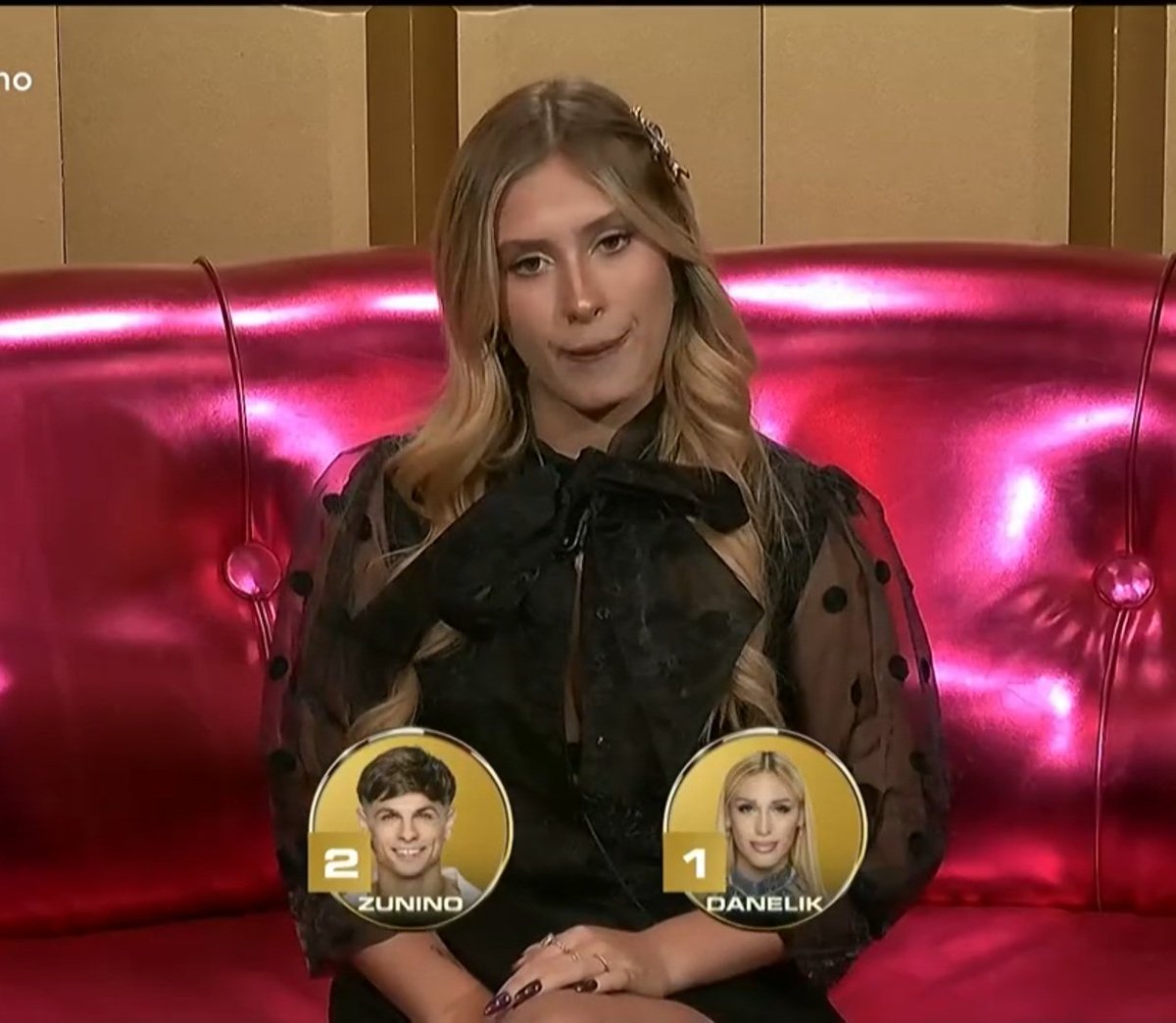 El tupé de decirle perrito faldero a otra 
#GranHermano