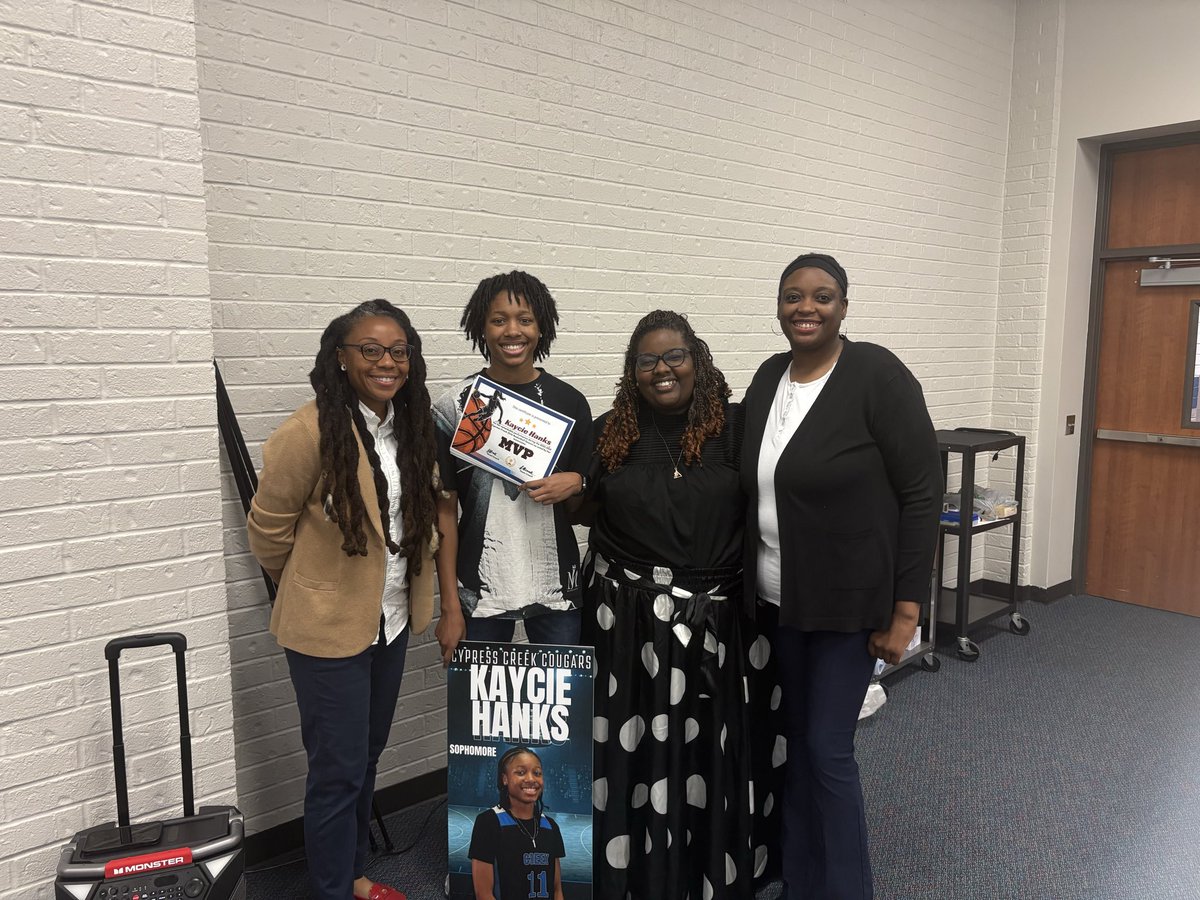 kaycie_hanks's tweet image. MVP 🏆
So proud  for being voted MVP this season! What a ride it’s been full of growth, hard work, and unforgettable moments. Grateful for an amazing season surrounded by great teammates and dedicated coaches who made it all special.
Up from here! 💪🏽🏀 #GrindSeason #Blessed