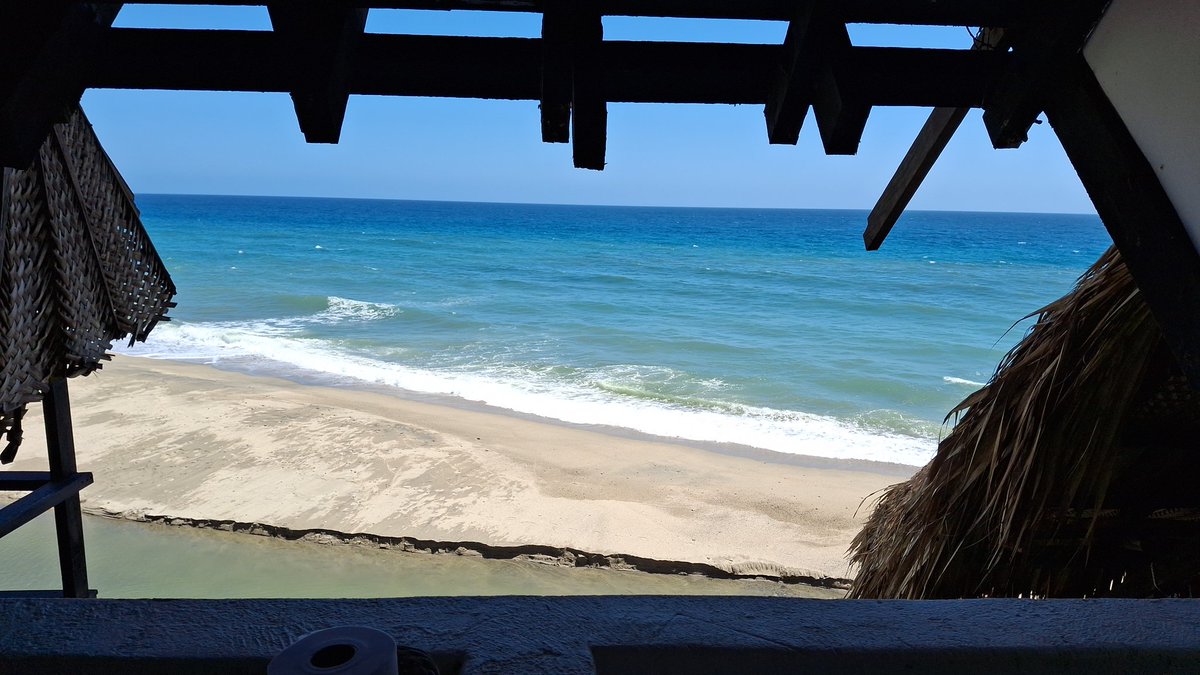 simangeo's tweet photo. Mi abueliita palestina me decía que la mejor venganza era ser feliz. https://t.co/1AjYYcac5P
