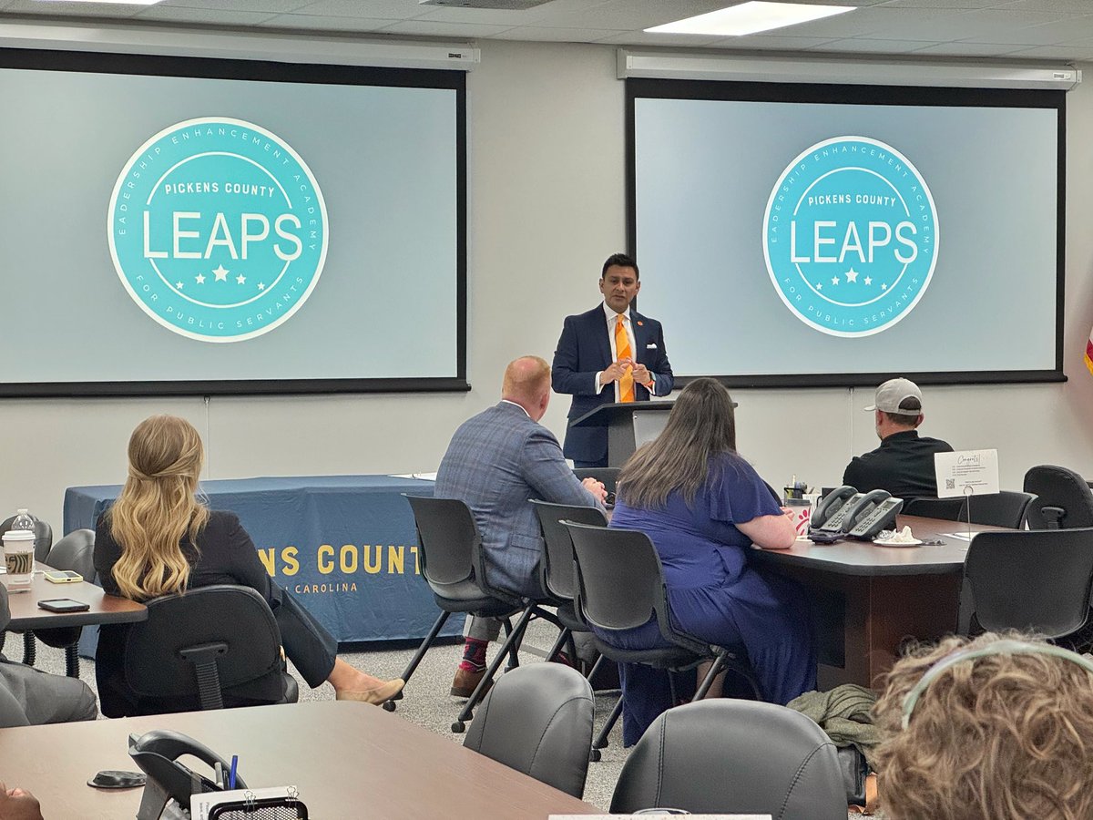 julio_clemson's tweet image. Such a GREAT day spending time w/ those who lead &amp;amp; serve in our communities &amp;amp; pouring into those that make leadership possible.  @FSNClemson #teamwork #service #impact