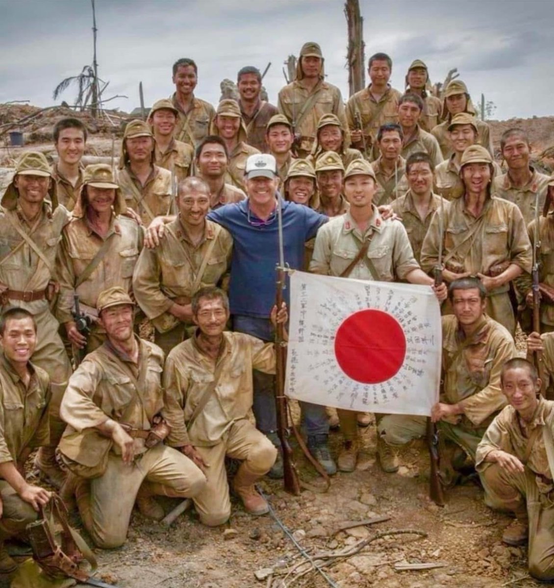 Jason_R_Burt's tweet photo. Mel Gibson on the set of his World War II biographical on the legendary Desmond Doss, Hacksaw Ridge. 🪖 https://t.co/x1kr9hqweR