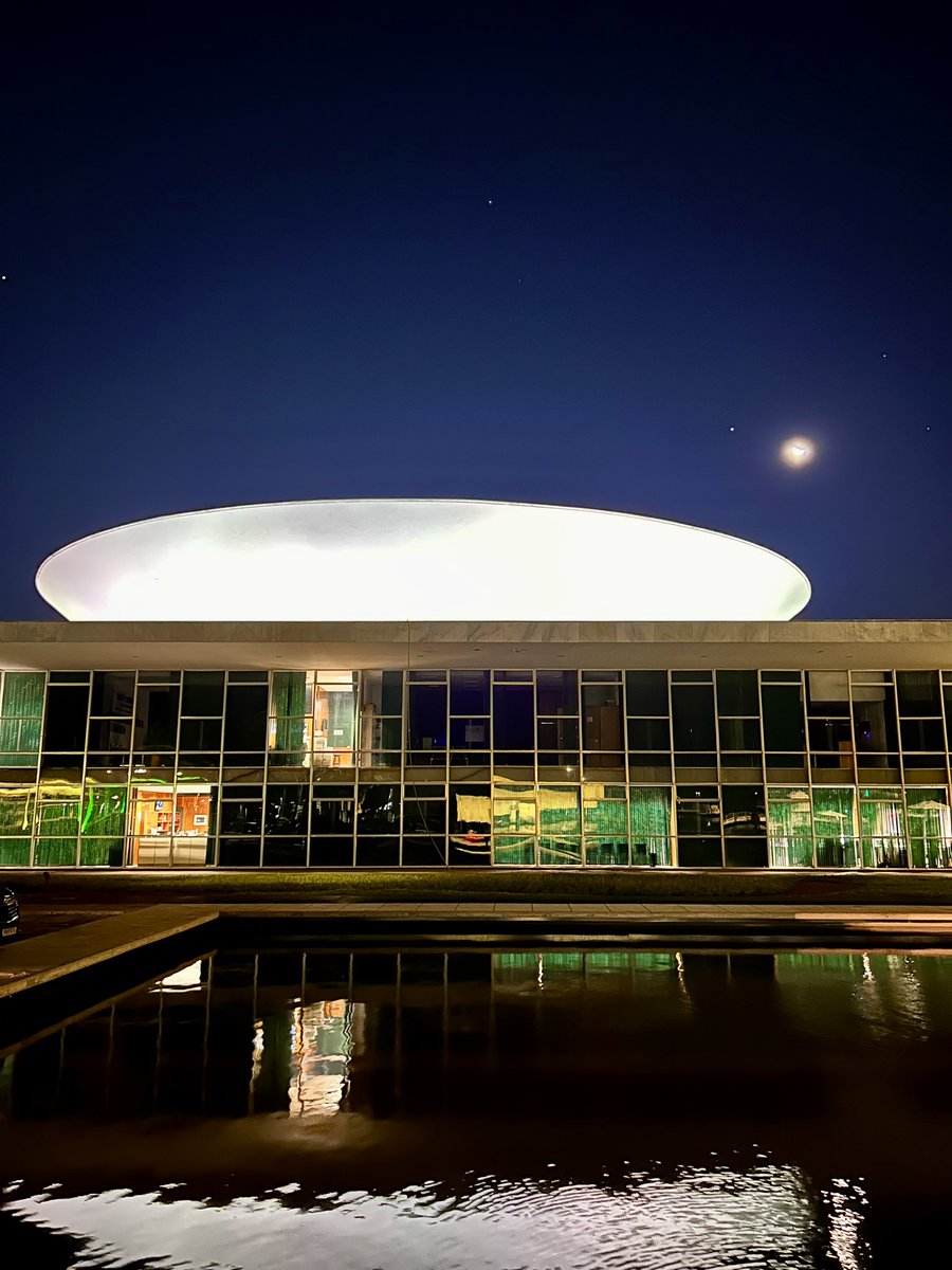 felipecoazz's tweet photo. acabei de tirar essa foto e realmente o céu de Brasília é OUTRA parada https://t.co/whQ51OH0W1