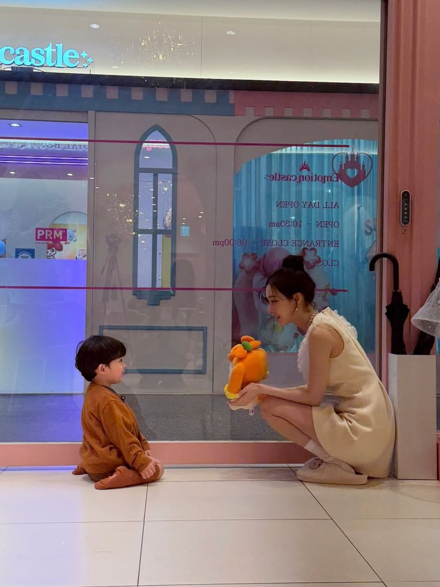 hourly winter tweet media