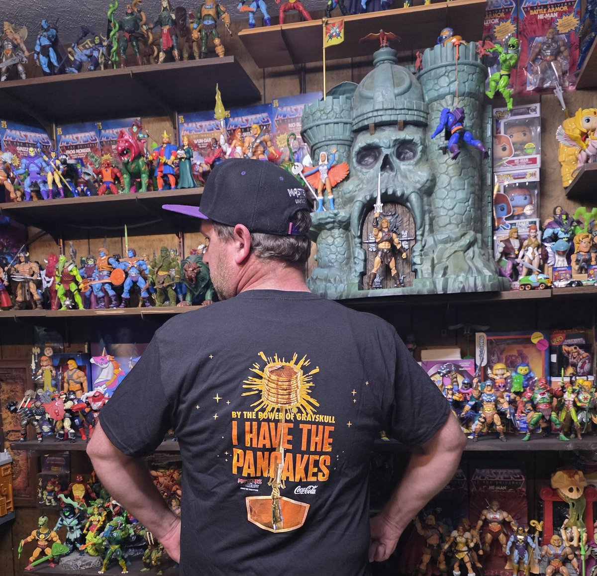 Redpyramid9's tweet image. When you stop by @DennysDiner for more of their Masters of the Universe menu items and the coolest waitress hooks you up with one of their staff shirts!!!

#hemanandthemastersoftheuniverse
#heman #MastersOfTheUniverse #IHaveThePancakes 

@MastersOfficial @mastersmovie