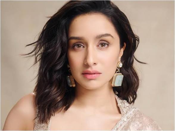 AlwaysBollywood's tweet image. #ImranKhan joins the cast of #AamirKhan &amp;amp; #ShraddhaKapoor starrer movie on Ashneer Grover’s biopic 🚨

A biopic on Ashneer Grover is currently in its initial casting phase. While names like Aamir Khan and Shraddha Kapoor have been doing the rounds, buzz suggests that Imran Khan