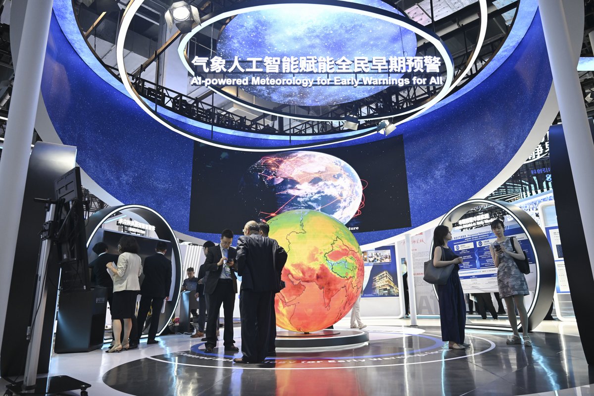 ChinaDaily's tweet image. #China has launched an upgraded version of its MAZU early warning platform, a cloud-based meteorological system designed to help countries better anticipate extreme weather, and delivered customized versions to Jordan and Sri Lanka to strengthen disaster preparedness. #technology