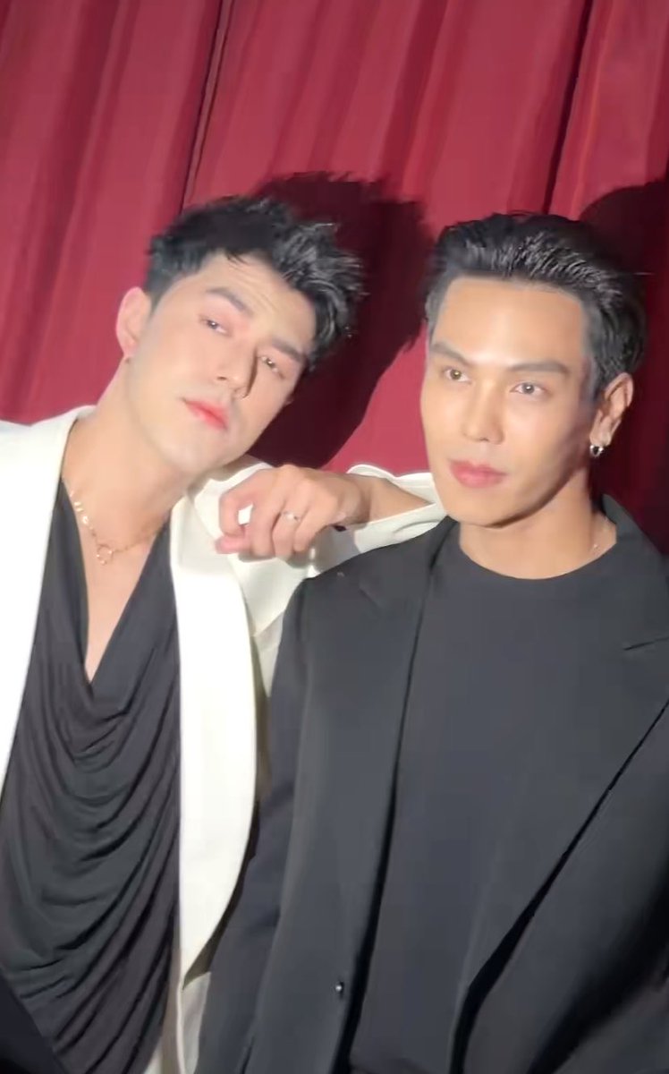 winks ft.39🧏🏽🧏🏻 tweet media