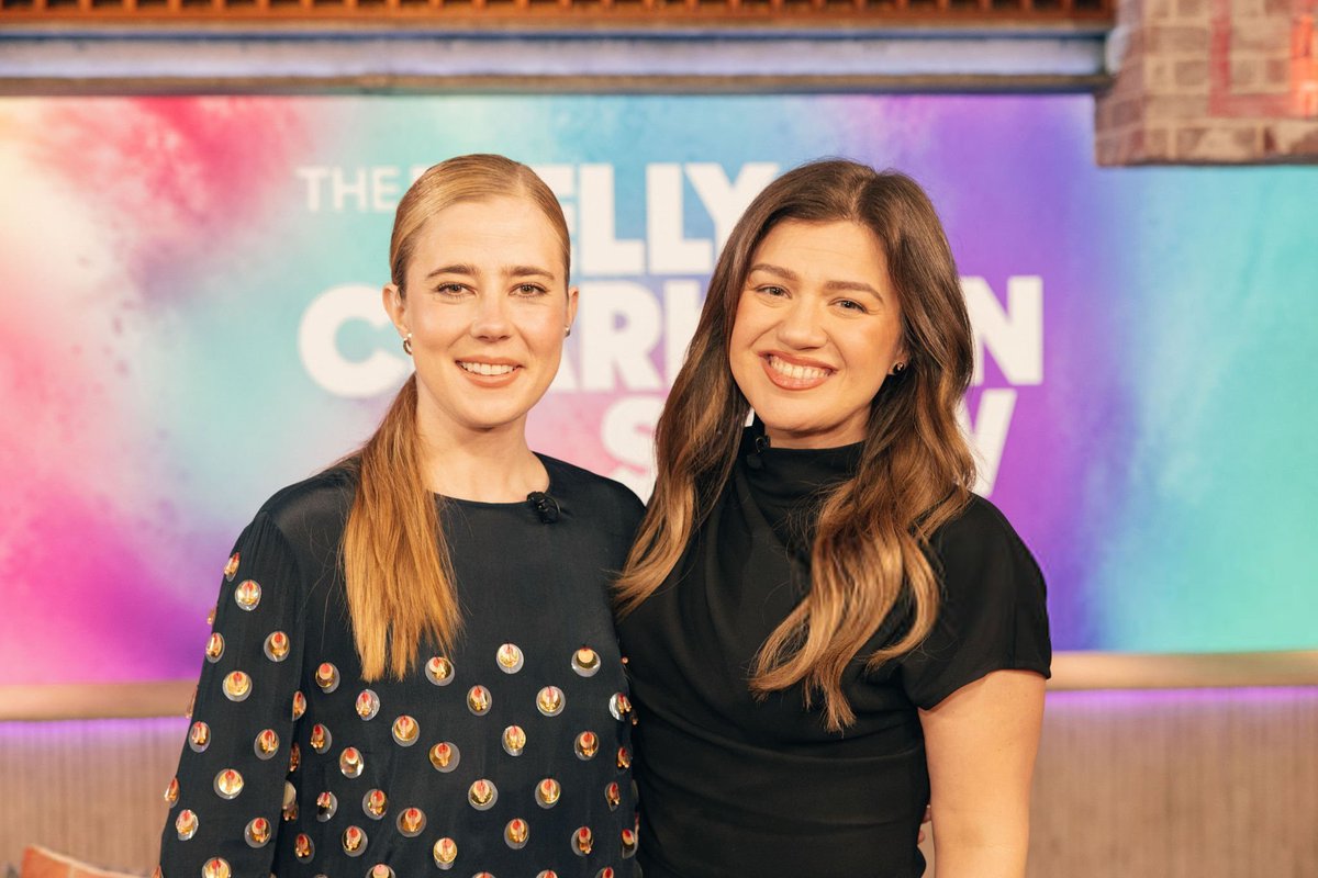 pdeardzcrave_'s tweet photo. Taylor Dearden and Kelly Clarkson ✨ https://t.co/qGrJA609wA