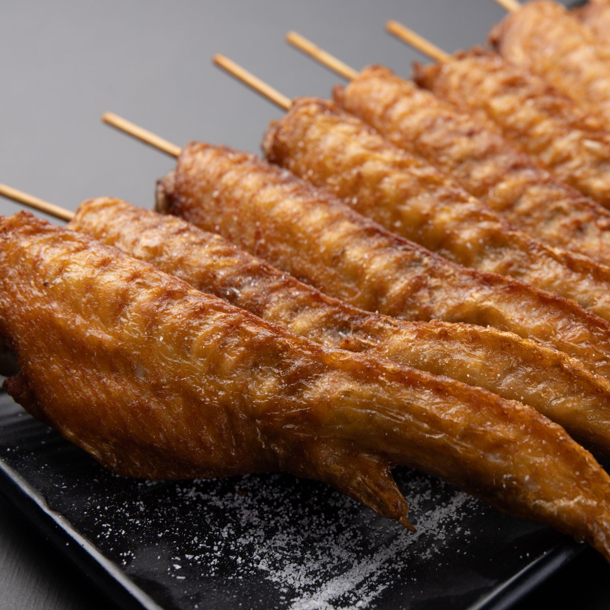 もうすぐゴールデンウィーク！🎏

お出かけをたっぷり楽しんだ後は…
「夕飯を作る体力、残ってない😂」

なんてこと、ありませんか？
そんな時は #とめ手羽 にお任せください！✨

お店で楽しむも◎🍻
テイクアウトしてお家でゆっくり楽しむも◎🍗

#ゴールデンウィーク #GWの過ごし方 #テイクアウト