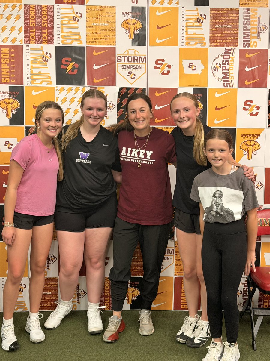 AikeyPitchingP's tweet photo. My girls! Group lessons are my fav! 🫶🏼🩷 

#HardWork #PreSeason #PitchersRock #SoftballPitchers https://t.co/bDAOuOqvgL