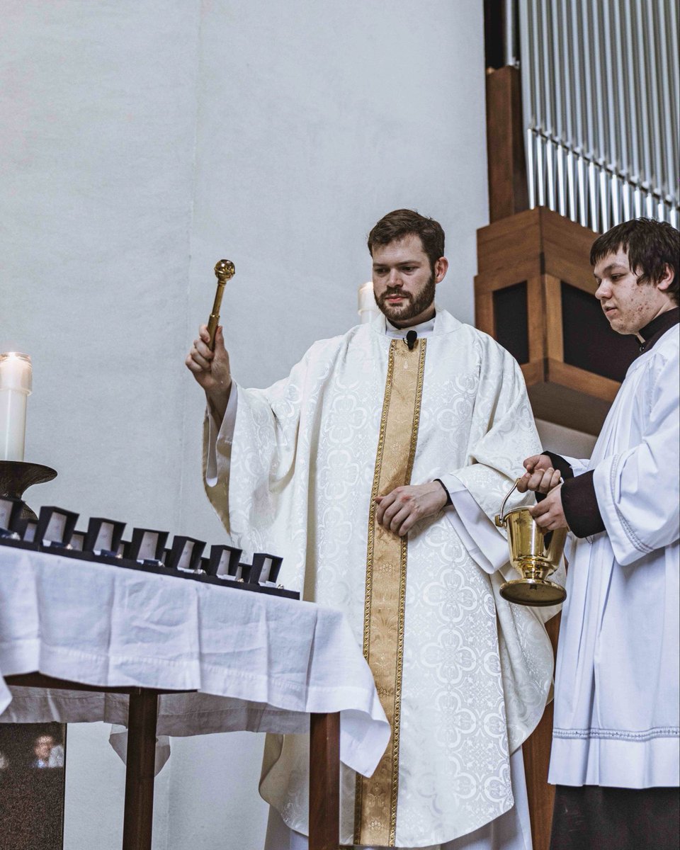 stthomashouston's tweet image. The Blessing of the Rings … and a moment you’ll never forget. 🫶

Congratulations, graduating seniors! You’re almost there! 

#usthouston #graduation #catholicuniversity