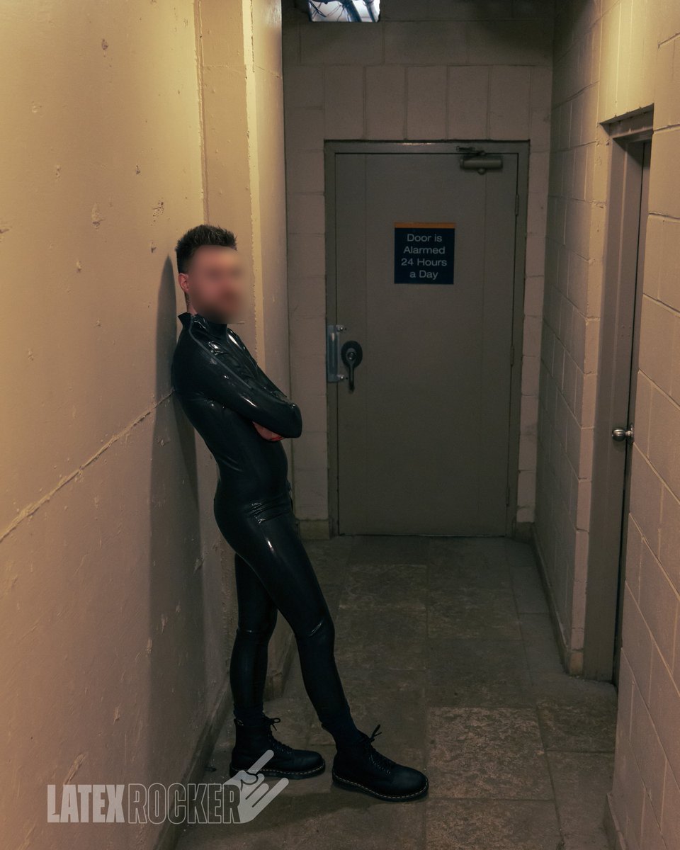 Latex Rocker / Rubberium tweet media