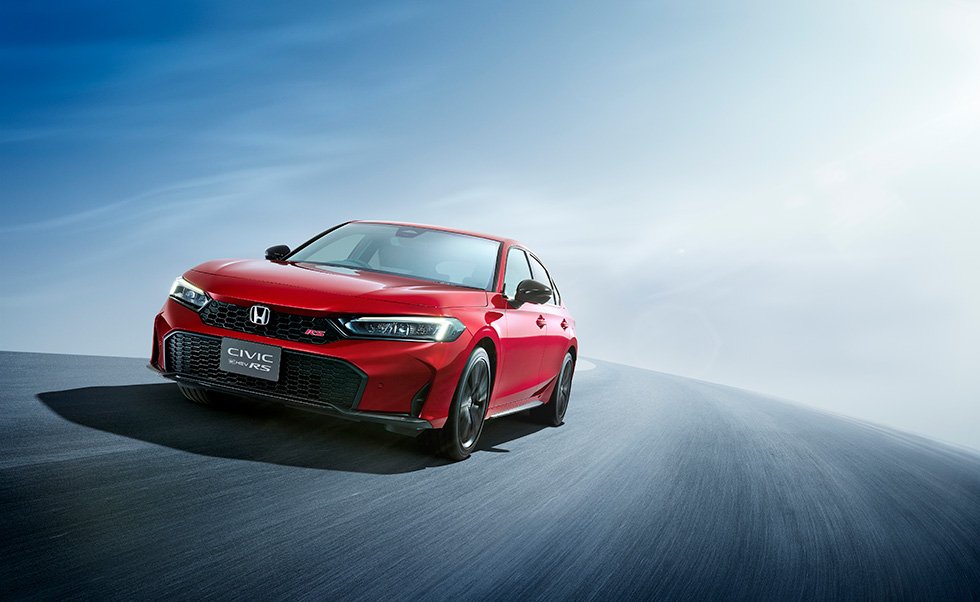CarFlowJP's tweet image. 【速報】「CIVIC e:HEV RS」をホームページで先行公開

・2026年6月追加予定
・先行予約受付開始
・新制御技術「Honda S+ Shift」
→専用制御・エンジンサウンドチューニング
・有段変速機のようなダイレクトな駆動レスポンス
・RS専用サスペンション
・Dシェイプデザインステアリングホイール

#Honda