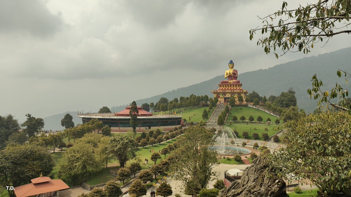 Iamrajasi's tweet image. My country 😘🩷 #Pelling #sikkim