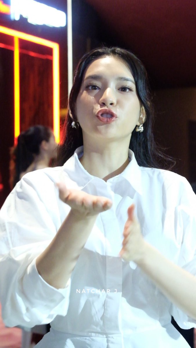 *เป็นแมวใส่แว่น tweet media