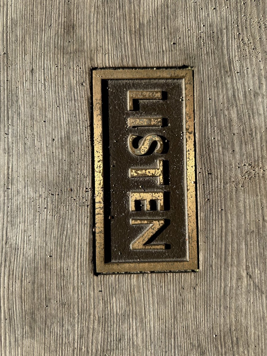 McDermedFox9's tweet image. Came across this bench during our Earth day hike #listen #earth #optoutside