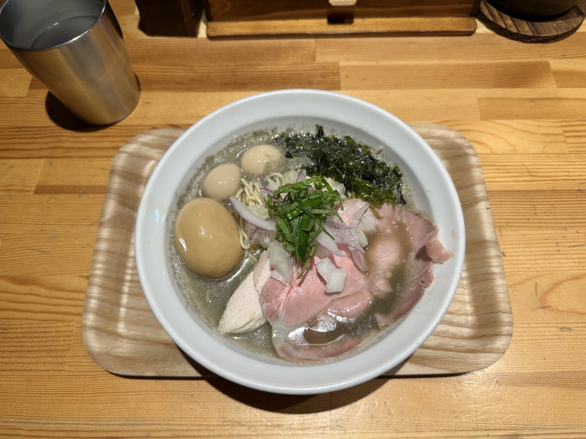 GFCP9A's tweet photo. 樹鈴-KIRIN-3周年限定

媛いりこ銀鱗煮干しそば
イカバター醤油の和え玉🦑

めっちゃ美味しかったです🙏

3周年おめでとうございます‼️㊗️🎉🎉🎉 https://t.co/EljLhuSxV1
