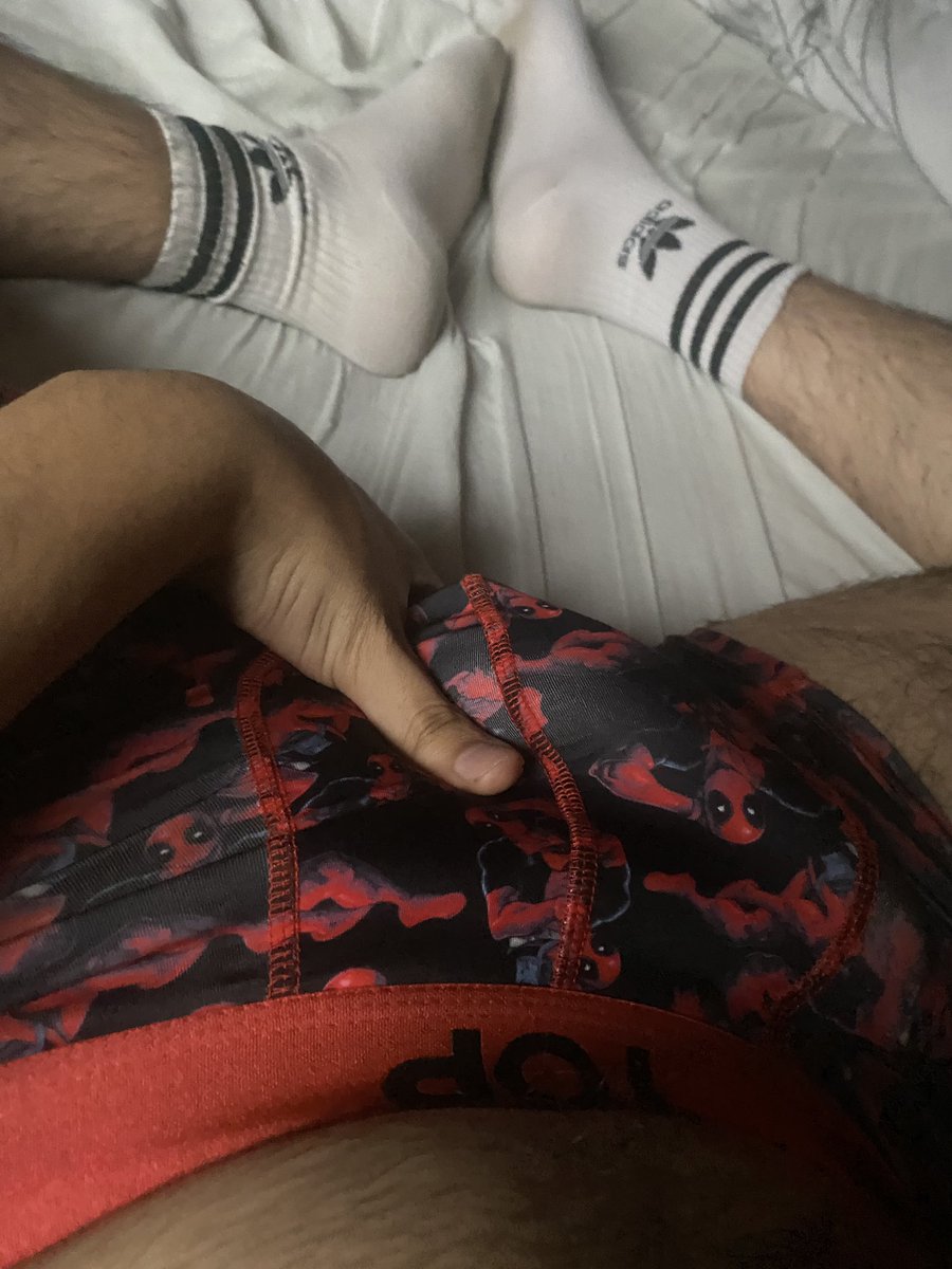 usxr71460026893's tweet photo. 🧦🐽🐽 https://t.co/cvHMKmTO5S