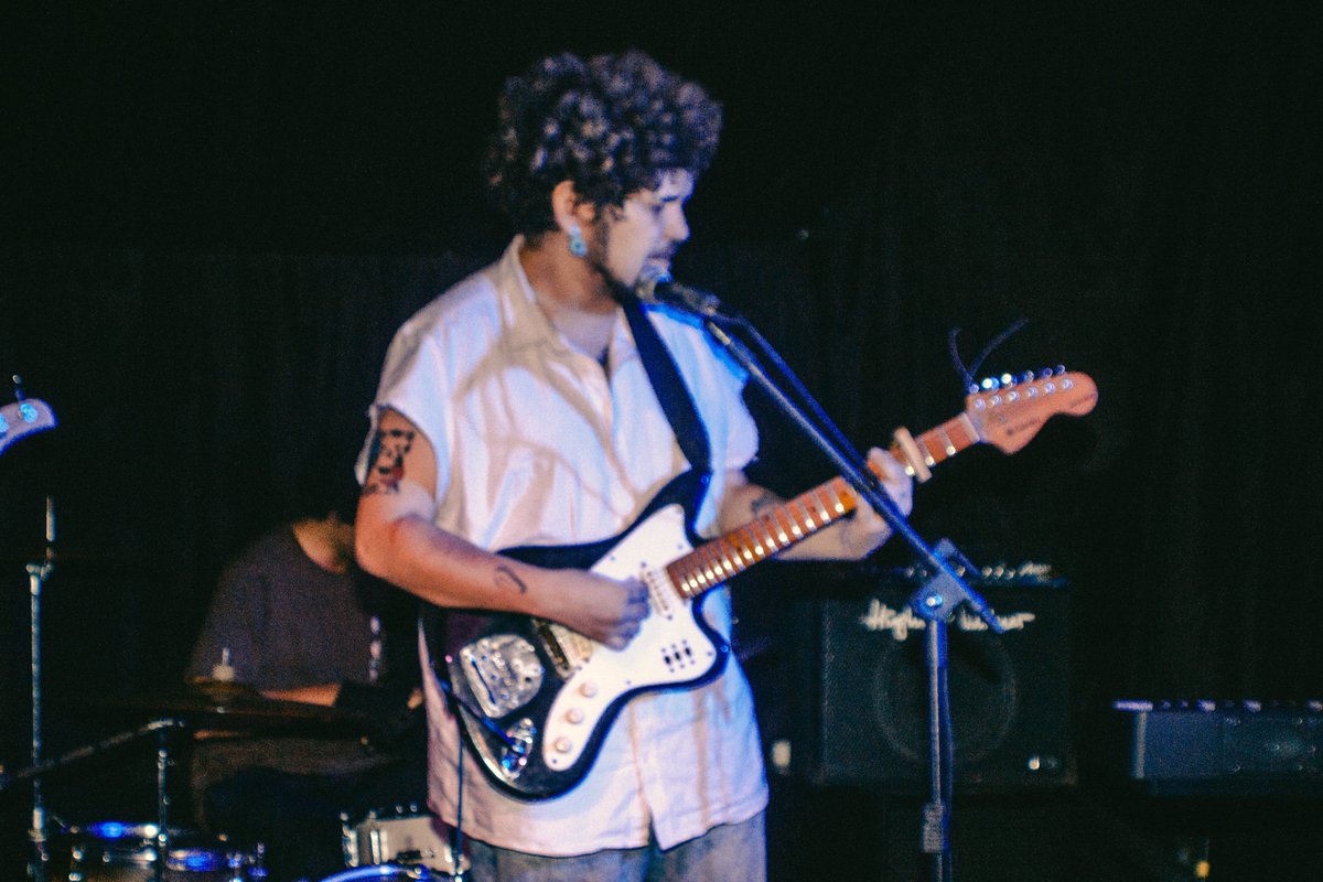tocar música é muito irado 

📸: <a href="/leandrowsad/">dj lanches 🇵🇸</a>