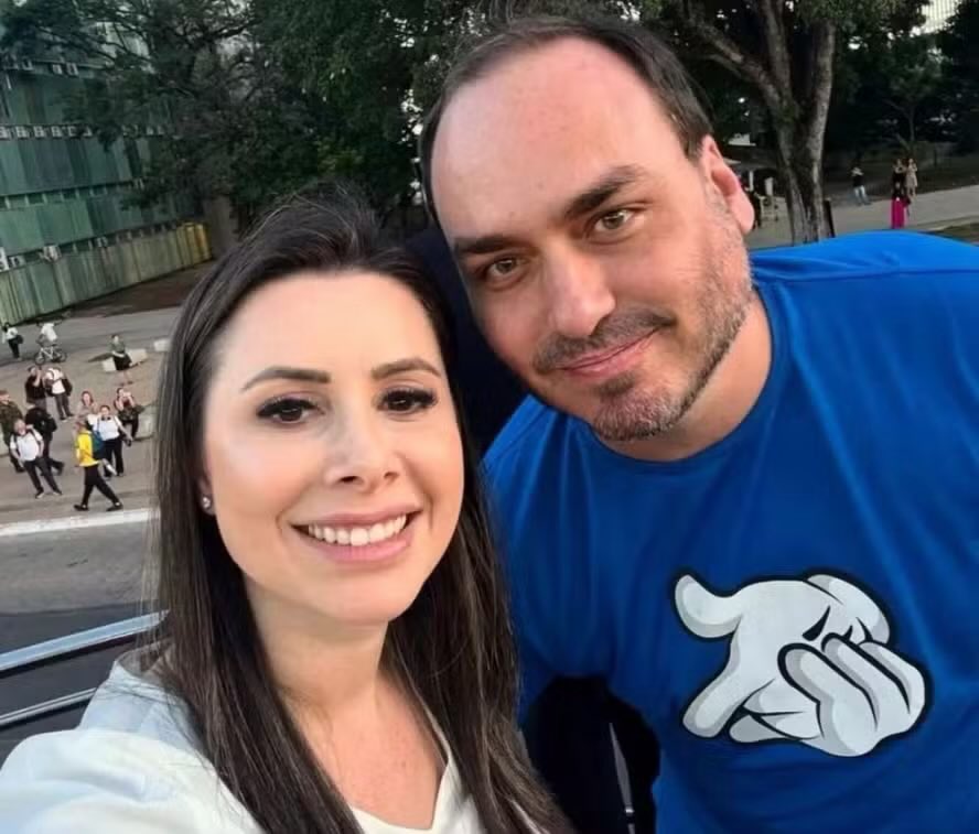 Será essa a dupla de senadores em SC? 
Qual é a sua opinião sobre o cenário político para o Senado em SC??

Eu sou suspeito a falar… sou 22!! ( Santa Catarina está em boas mãos. )