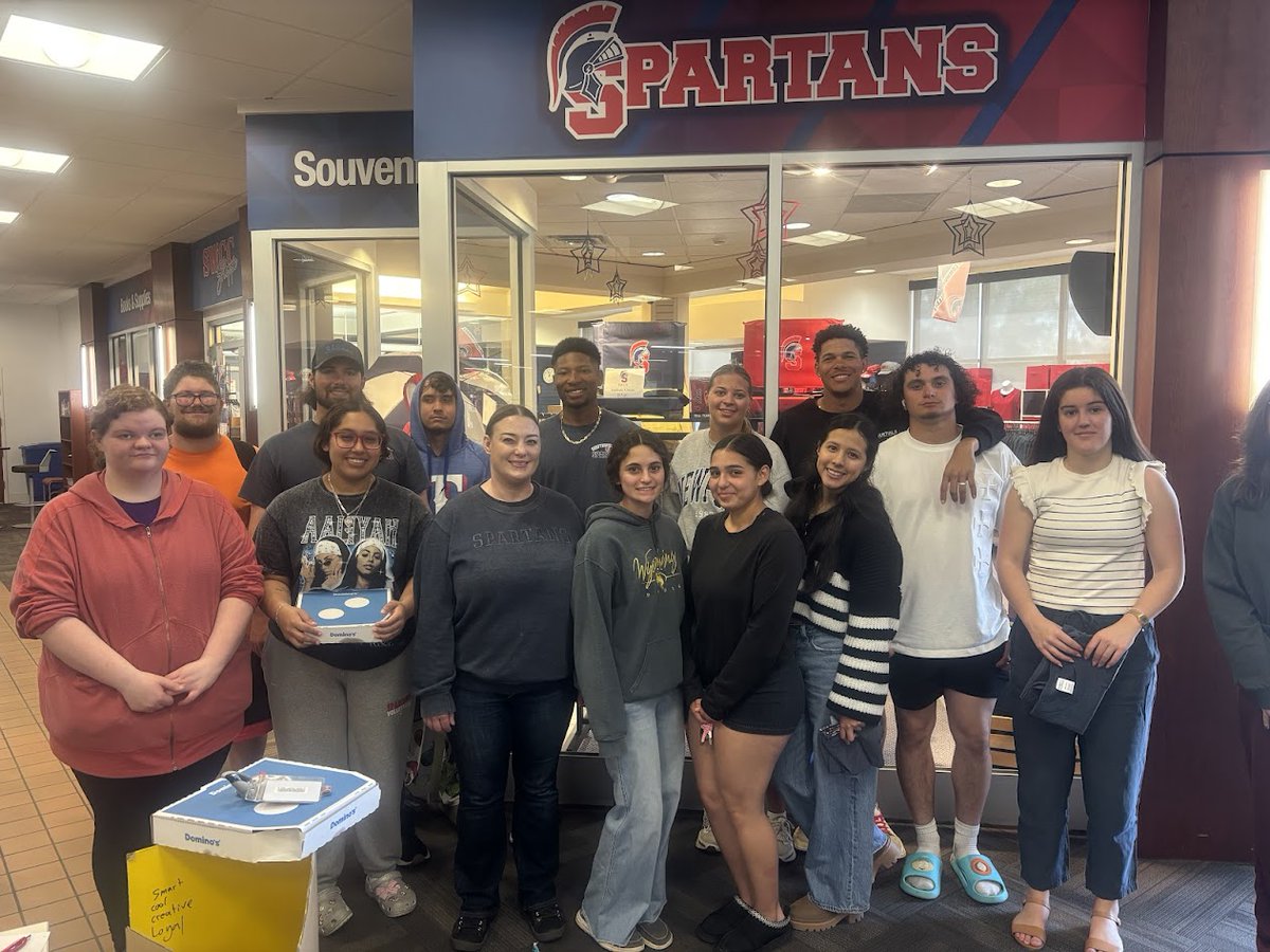 SWCCIOWAPTK's tweet photo. SWCC PTK hosted a campus scavenger hunt today as part of SWCC's PIF (Pay It Forward) Week.  A fun time was had by all!  Special thanks to all who contributed to this event, including Domino's Pizza and SWCC Admissions, who donated prizes for the winners. https://t.co/GzACWkGEqW