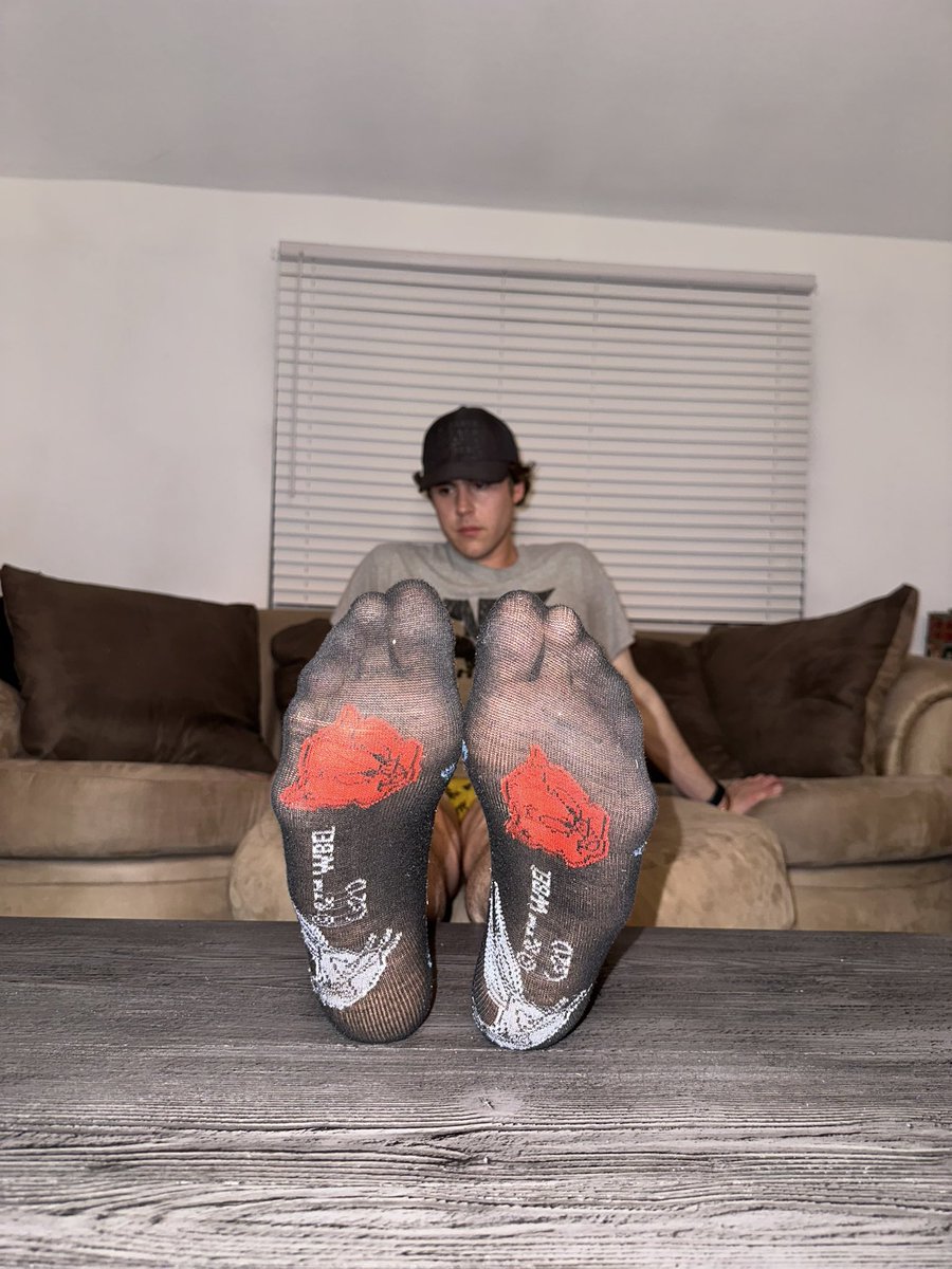 $upreme Feet tweet media
