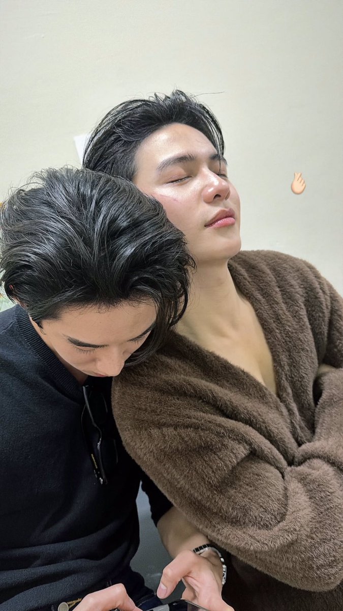 ppholics1999's tweet photo. dahh 2 tahun sejak kalian muncul ke publik, ngenalin thamepo, ngenalin ada cinta seperti kalian, words can’t explain how much i love you guyss, Semoga akan ada tahun2 berikutnya untuk cinta kalian💗🫂

WILLAMEST 2ND JOURNEY
#WilliamEst2ndAnniversary 
#WilliamEst #วิลเลี่ยมเอส https://t.co/uVupqgyndn