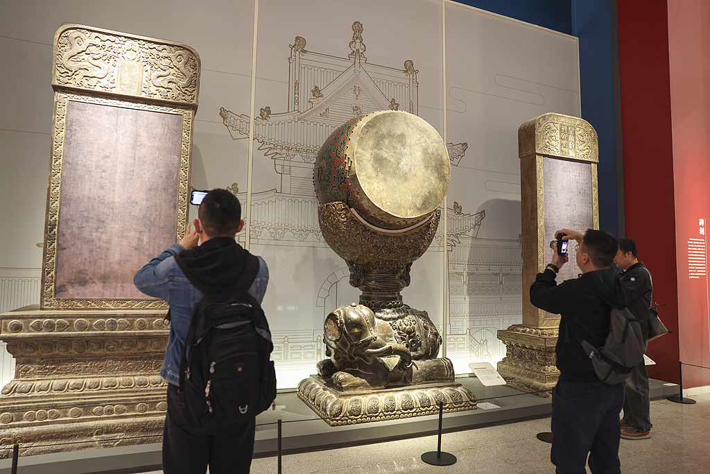 CRIGerman1's tweet image. Ausstellung in Beijing: Kulturgüter aus Qinghai und Wandmalereien des Kumbum-Klosters zeigen Austausch entlang der Seidenstraße. (Foto / VCG)
german.cgtn.com/2026/04/23/PHO… #Kultur #Xizang #Tibet