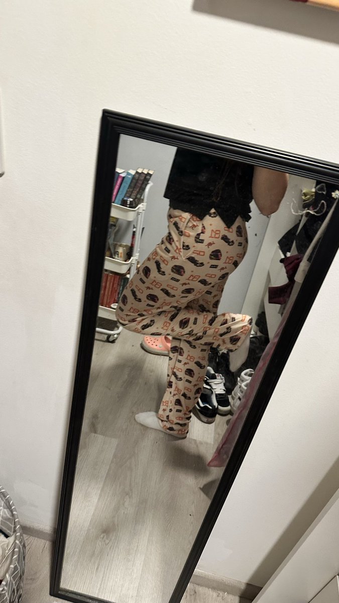DelfiPorta's tweet photo. Mi nuevo pijama favorito @KallsStoree 🧡🧡
#oscarpiastri #f1 https://t.co/XmvAi2Qsv1
