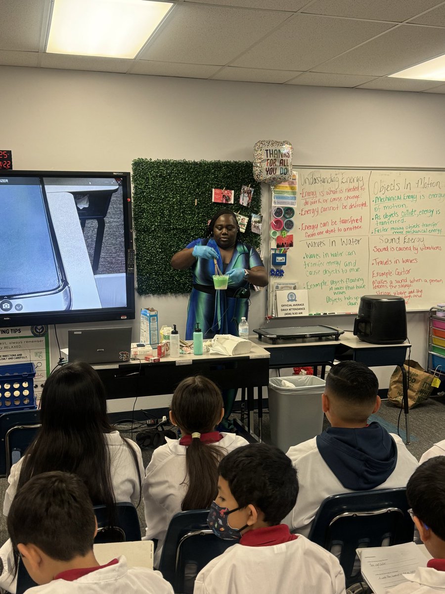 VPAA_SWPS's tweet photo. Ms. King’s class turned science into an experience today! 🧪🥞 4th graders made pancakes while identifying physical properties of matter. We 💙 seeing joy in learning! #BlueJaysShine https://t.co/vGr81msOps