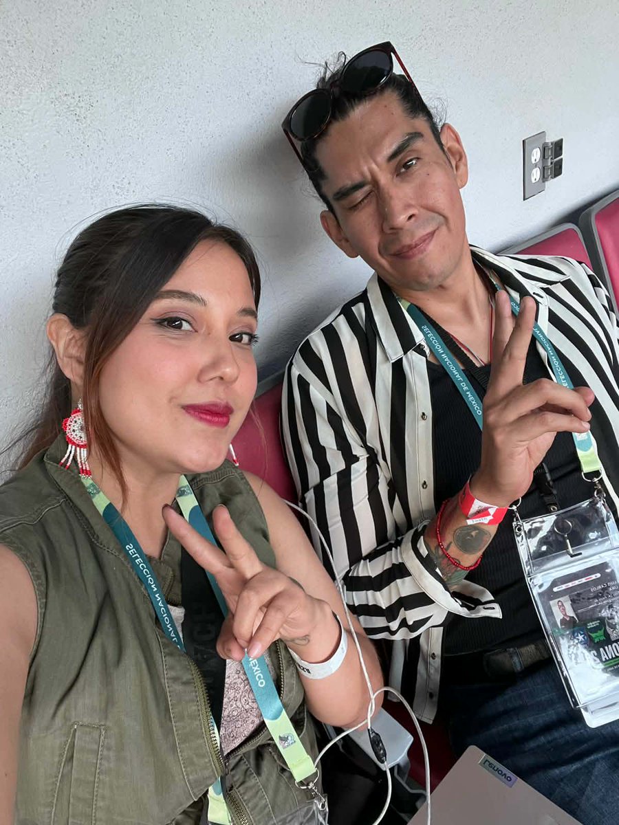 Sin filtro. Así nos fue en Toluca a Fer Mondragón y su servidor para el partido de <a href="/Miseleccionfem/">Selección Nacional de México Femenil</a> vs Puerto Rico en el NEMESIO DIEZ. 👇👇👇👇 <a href="/FutsicaFem/">FútsicaMx & Conexión Femenil</a>  y <a href="/pambolerosradio/">PambolerosRadio</a> 

youtu.be/JlN6NPa1908?si…