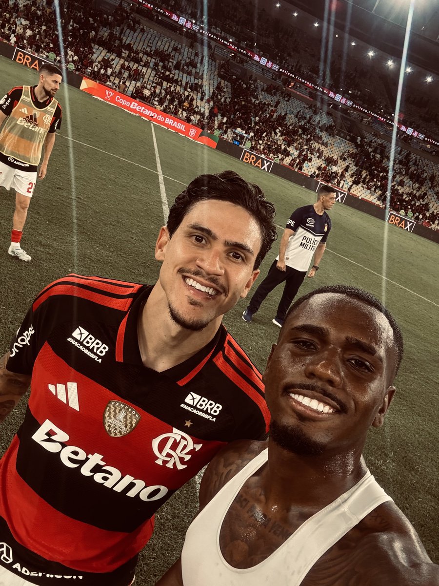SELFIE COM QUEM FEZ GOL (PEDRO E EVERTTON), E O JORGINHO 🤣 

#NoCampo #FLAxVIT