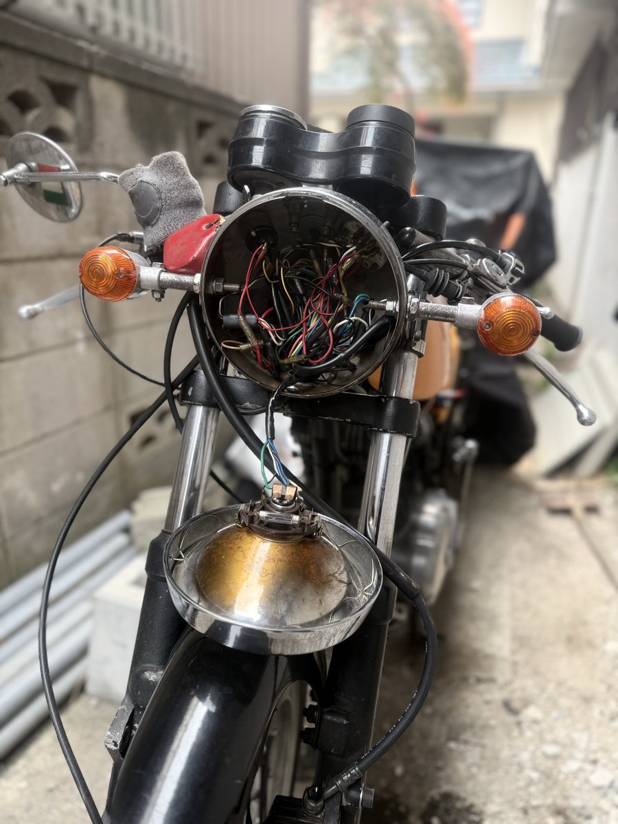 昨日オイル交換後にキーオンにしたらホーンが鳴るようになってしまったので、原因究明から、、、。

やめました、、、、

鳴らなくなったので、次回にしましょう、、、。

#ducati