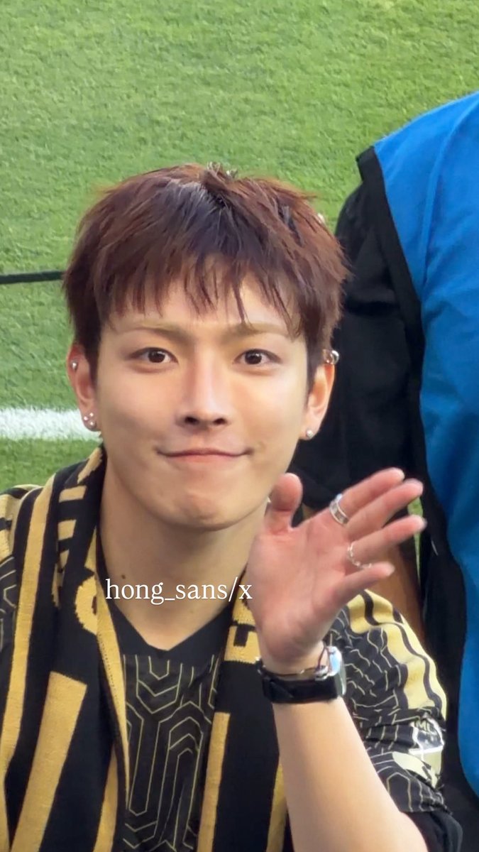 joongtism's tweet photo. BOY WHY ARE YOU SO :3 😭😭😭😭😭😭😭 https://t.co/wHUS8zIX1Z