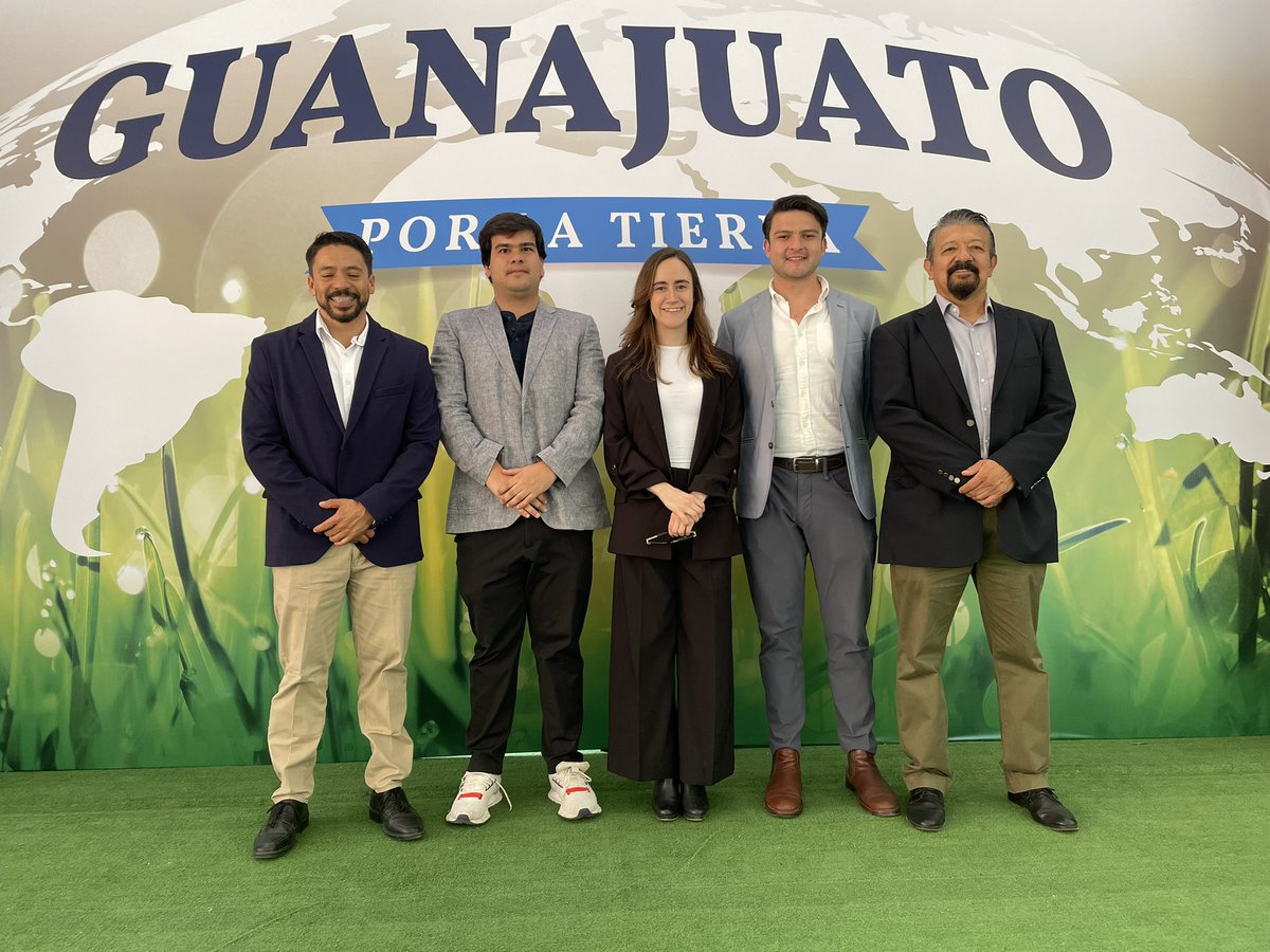 ArticuloCuarto's tweet photo. Fuimos invitados por @aguagobgente a la presentación del Plan Hídrico de Guanajuato 🌊

Grandes proyectos ambientales se vienen para el estado. Estamos listos para ser parte del cambio 🌱 https://t.co/yZVQYp1Tsu