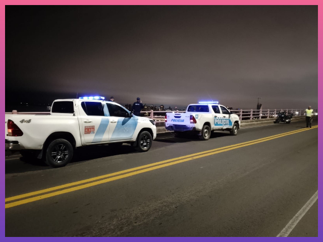 NPChaco1's tweet image. #CHACO: Un Hombre Se #Arrojó Del #Puente General Belgrano  #Noticiasdelparana  noticiasdelparana.com.ar/NuevaEdicion/2…