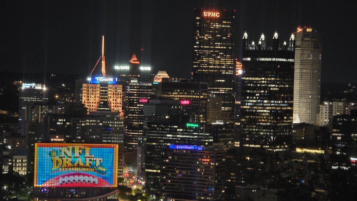 erinkoper's tweet image. The Pittsburgh NFL Draft officially kicks off tomorrow! 
#Pittsburgh #Pennsylvania #Allegheny