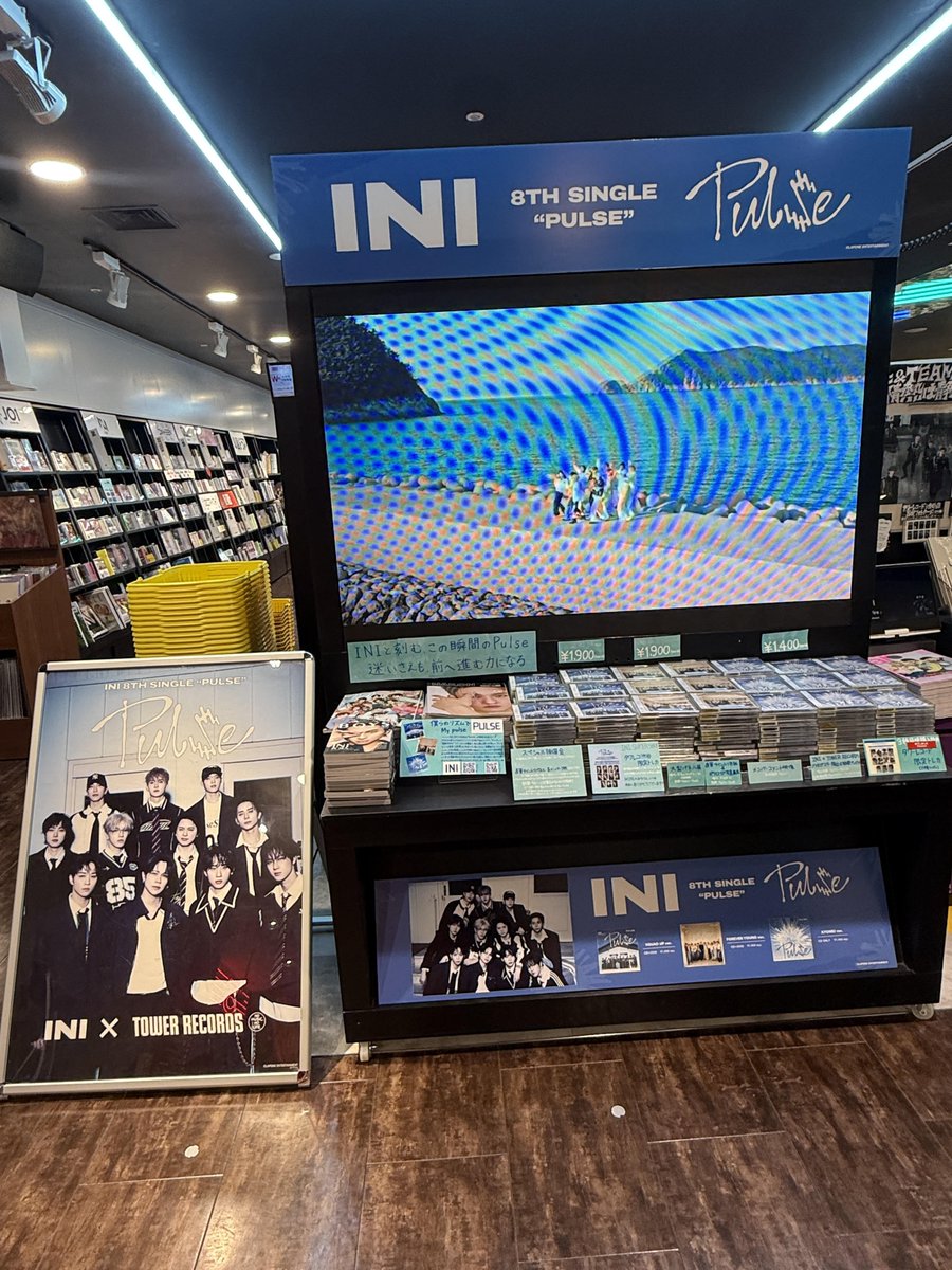 TOWER_Shibuya's tweet image. 【#タワ渋INI】 

／
📢#MINI の皆様🫶
#INI 8TH SINGLE『PULSE』
渋谷店は只今全形態1F/5Fにて販売中💙
＼

🎁特典🎁

🤍【3形態同時購入特典】
✨渋谷店限定トレカ✨※店頭分は1会計10枚まで

🤍スペシャル抽選会 &amp;lt;賞品&amp;gt;直筆サイン入りパネル
🔗x.gd/VTY3Z

@official__INI

#INI_PULSE