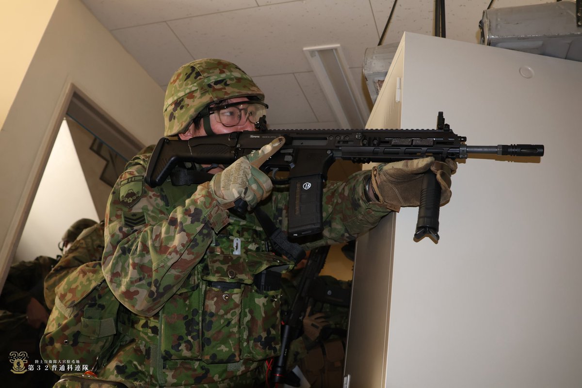 32nd_inf_Regt's tweet photo. #32連隊 は大宮駐屯地において
#埼玉県警 との共同訓練を行いました！

事態対処時における #自衛隊 と #警察 の連携要領を演練して共同対処能力の向上を図りました🫡

#第32普通科連隊 https://t.co/IjVgzpLXla