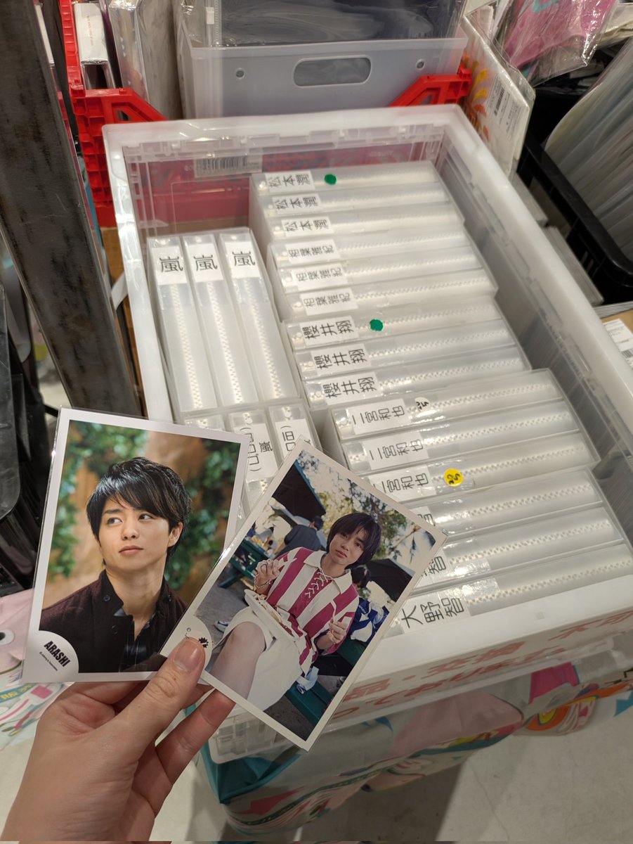noconote__'s tweet photo. 嵐（We are ARASHI）の福岡公演に参戦するかた！
マークイズももちのTSUTAYA BOOKSTOREは行くべしです！
過去の掘り出し物多数！
私はマイガールの翔くんと激レア松潤をゲット📸✌
#wearearashi #嵐 https://t.co/qbQ1qpIfBK