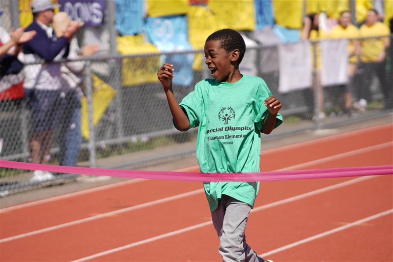 CoCoSchools's tweet image. What an incredible day of inclusion at Acalanes High School! 300+ special education students united for a Special Olympics track and field day. Thanks to all the Acalanes High Leadership team and volunteers!! #Inclusion #SpecialOlympics #CCCOE @SONorCal