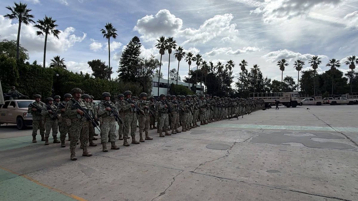 HRS4NTOS's tweet image. #Enterate 

⛔️ Doscientos elementos del Ejército Mexicano arribaron a Tijuana para desarrollar labores preventivas, de s3eguridad a la población y actividad social, de acuerdo a información oficial.
 🇲🇽🪖  #Operativos #seguidores 
#GraciasHéroesMexicanos