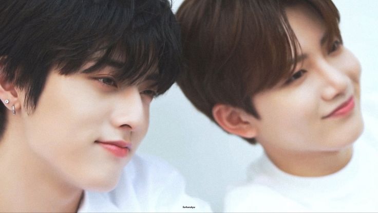 aelyourlove's tweet photo. harukyu series au
—cuek bf vs dramatic bf universe

by @aelyourlove // @yourloveaely https://t.co/QV32R1YIML