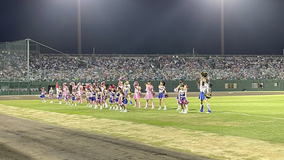 cheerdrakids's tweet photo. 【公式戦出演】
4/14(火)豊橋市民球場で開催された、JERAセ・リーグ公式戦"中日ドラゴンズvs広島東洋カープ"の試合で、豊橋教室が出演しました🎀

試合前には、"勝利のうた"を！7回表終了時のドラゴンズのラッキー7では、"燃えよドラゴンズ！"をチアドラゴンズのみなさんと一緒に披露しました✨⚾️ https://t.co/ANqlgJNH7X