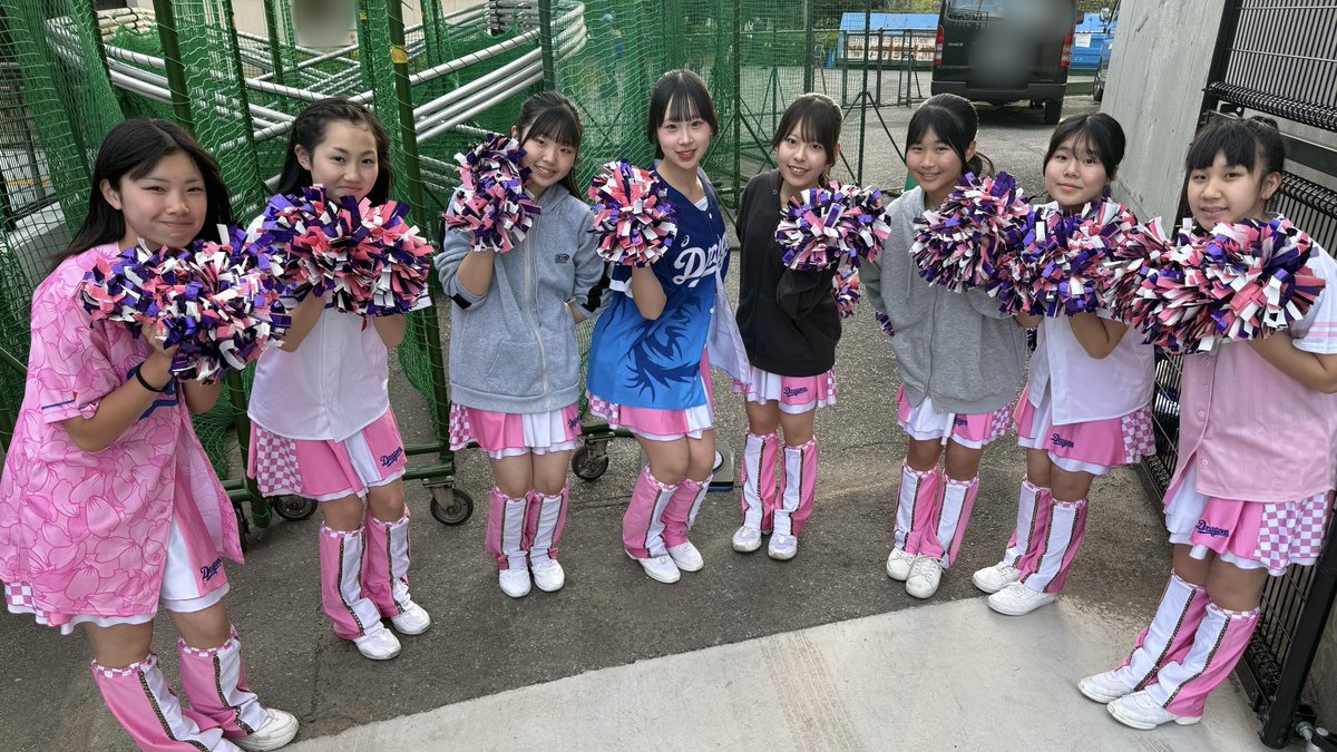 cheerdrakids's tweet photo. 【公式戦出演】
4/14(火)豊橋市民球場で開催された、JERAセ・リーグ公式戦"中日ドラゴンズvs広島東洋カープ"の試合で、豊橋教室が出演しました🎀

試合前には、"勝利のうた"を！7回表終了時のドラゴンズのラッキー7では、"燃えよドラゴンズ！"をチアドラゴンズのみなさんと一緒に披露しました✨⚾️ https://t.co/ANqlgJNH7X