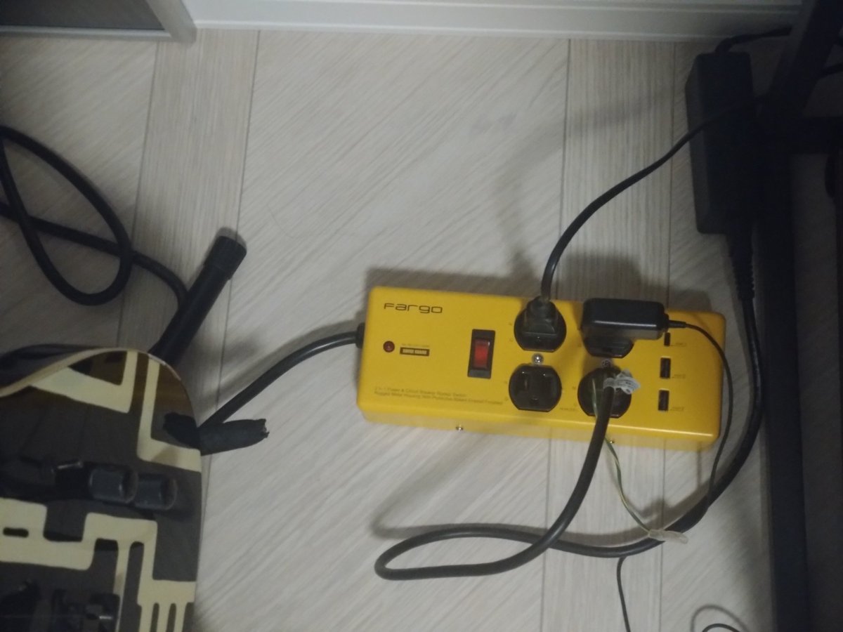 d523853129s's tweet photo. my new gear
電源タップを買いました。
ノイズフィルターが付いていて、たしかに歪ませた時の「ジィ〜」が小さくなった。
#Fargo
#ファーゴ https://t.co/WLdGn8IQG8