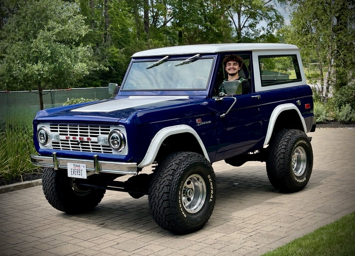 HudsonVossJCS's tweet image. #newride #classicbronco #1974 #letsgooooo