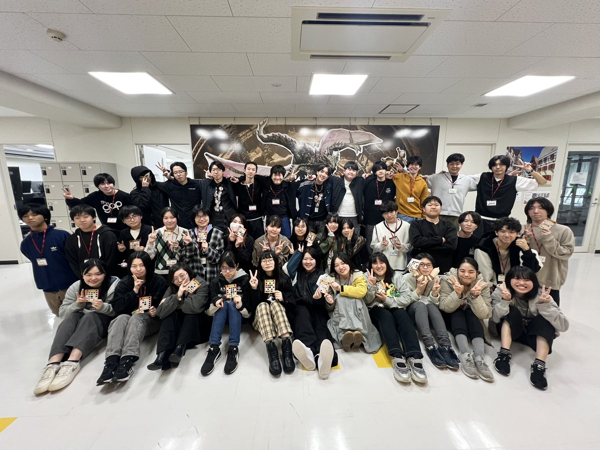 DesignOhara's tweet photo. CG・映像制作コースで1・2年生の交流会を行いました✨
2年生が1年生のために、企画から運営まで全部プロデュース👏

脱出ゲームやボドゲ、ビンゴで大盛り上がり！
最初は「友達できるかな…？」と不安そうだった1年生も、今ではすっかり打ち解けた様子😆

たった1日、そして1週間でこの距離感！ https://t.co/pl271UgSq5