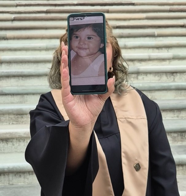lene_uwu's tweet photo. Hoy me tomé mis fotos de graduación y pude sentir como mi corazoncito de apachurro de la forma mas bonita del mundo🩷 https://t.co/oSkYRYsorm