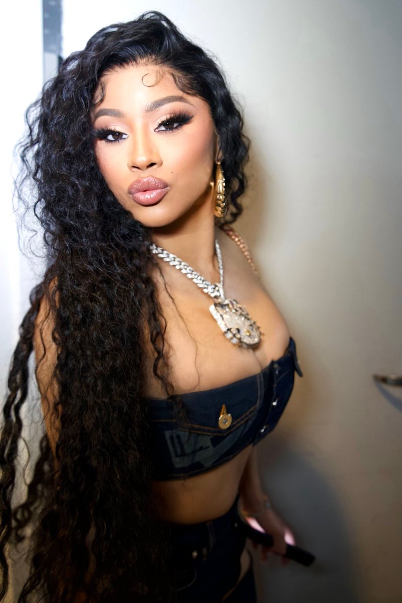 Hennessy 💋 tweet media